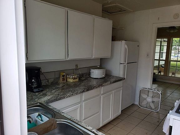 3rd image of 701 Carrie Ave