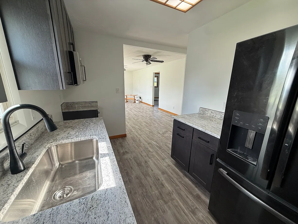 5 bed, 2320 sqft, $2,700 — Photo 4