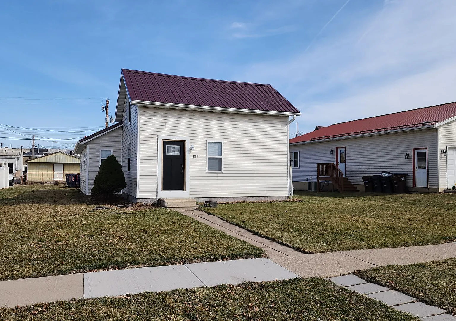 Freshly remodeled 2 bed / 1 bath home with yard and garage in West Salem! — Photo 1
