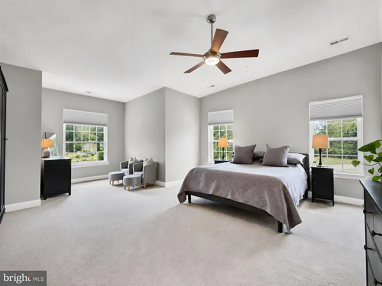 23017 Holloway Ct — Photo 35