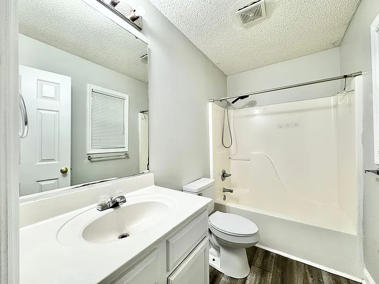 3807 Baylor St #B — Photo 12