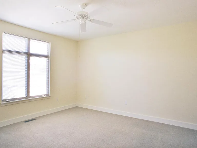 251 Carron St — Photo 5