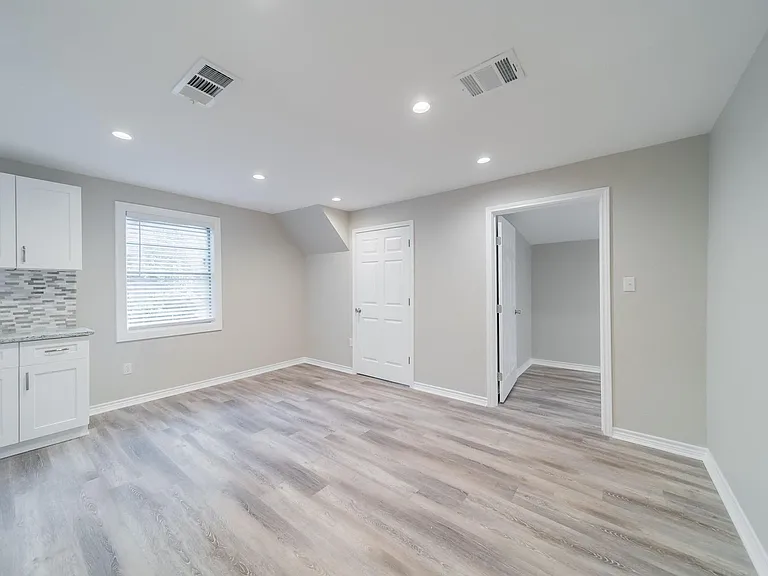 5739 Skylane Dr — Photo 17