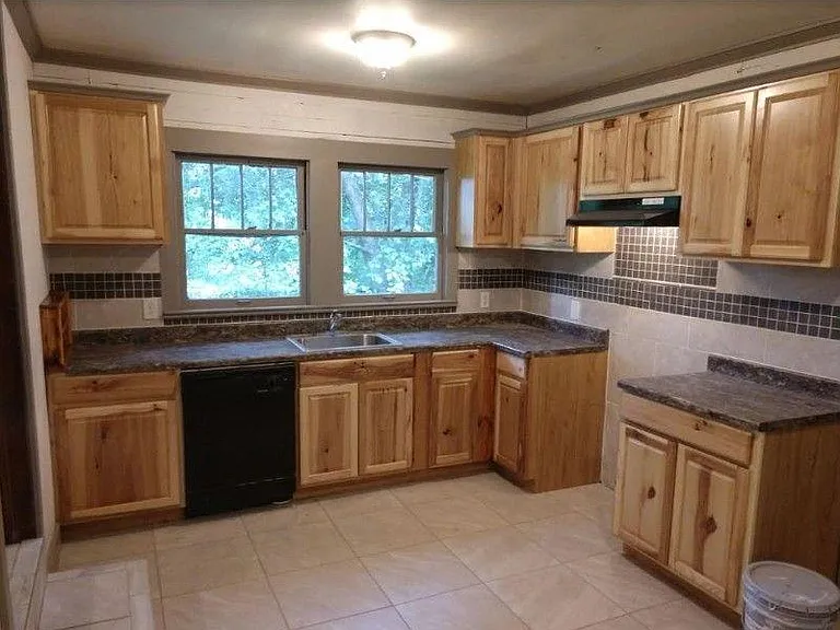 3515 Carver Ave SW — Photo 3