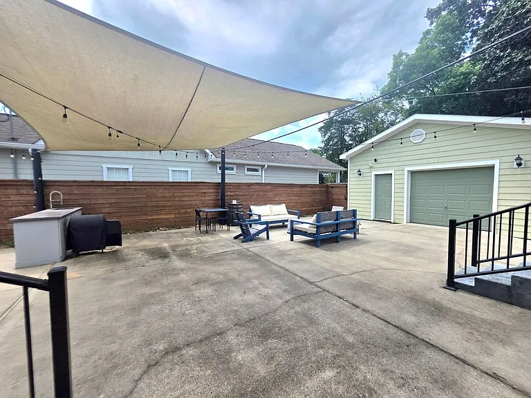 1010 E Maxwell St — Photo 21