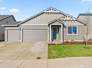 829 Farmington Dr, Junction City, OR 97448