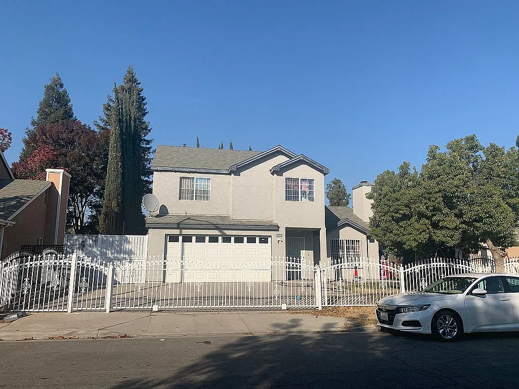 4698 W Sussex Way photo 1