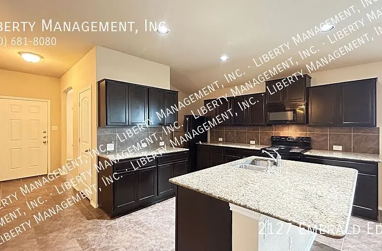 2127 Emerald Edge — Photo 12