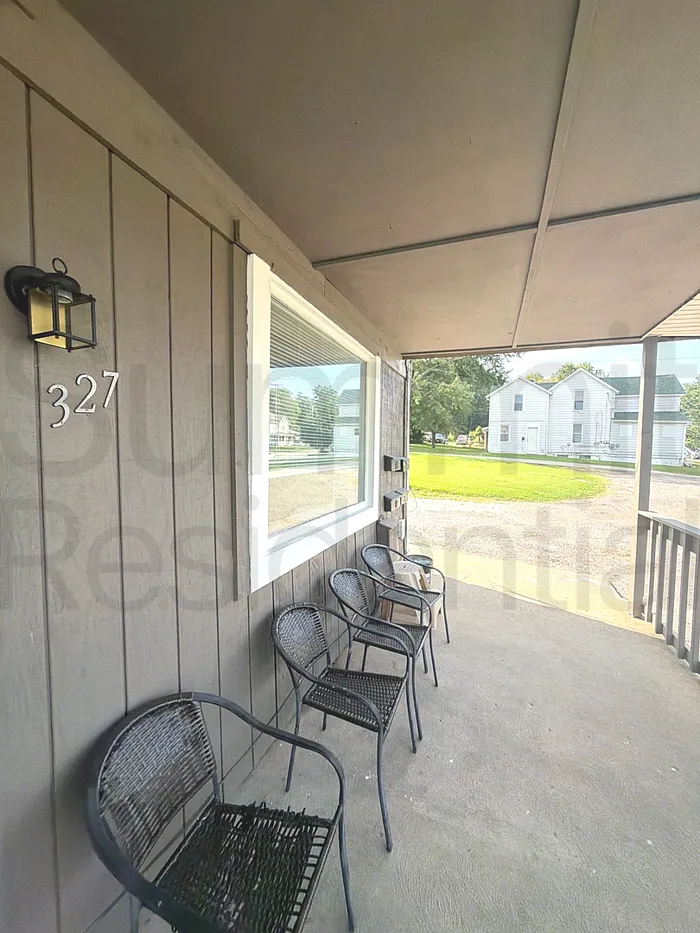 2 bed, 1.0 bath, 680 sqft, $695 — Photo 1