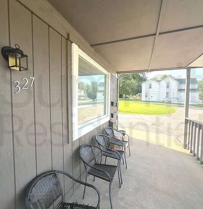 327 S Main St