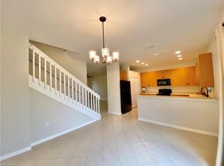 7472 Bristol Cir, Naples, FL 34120
