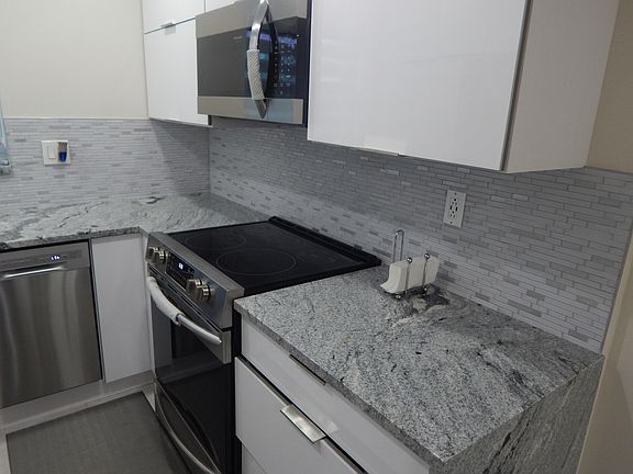 4th image of 2661 Barkley Dr W APT E