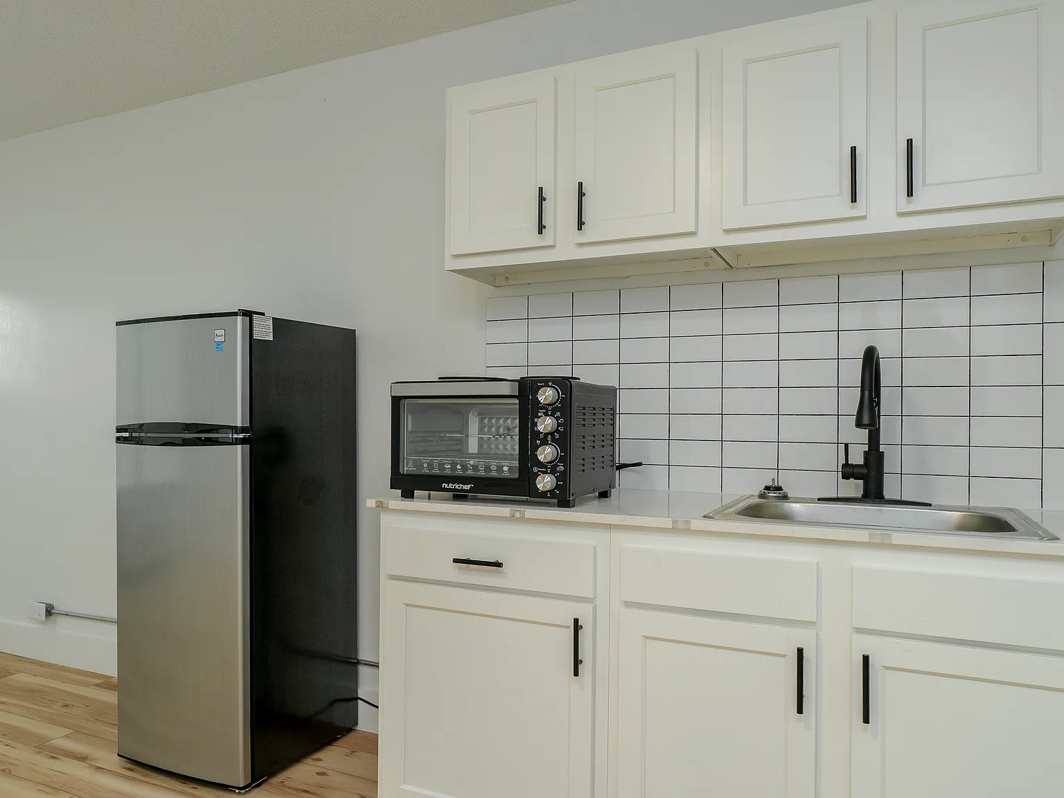 Studio, 300 sqft, $695 — Photo 2