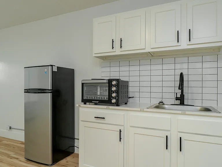 2000 Holiday Dr #A — Photo 2