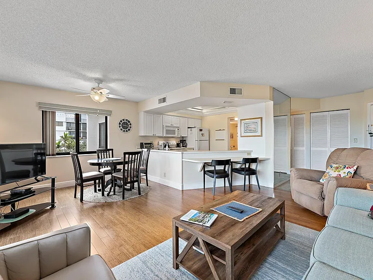 1605 S US Highway 1 #B406 — Photo 11