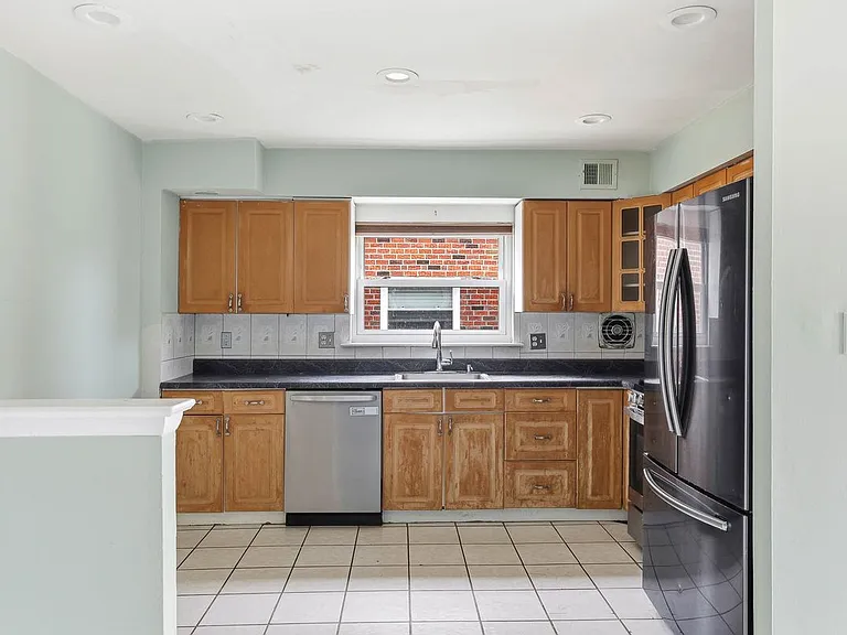 2217 Hoffnagle St — Photo 6