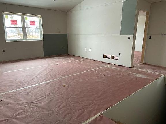 3rd image of 402 Roosevelt Street