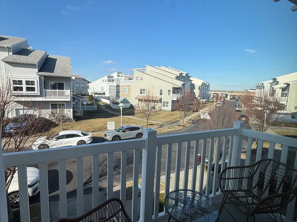 185 Sea Grass Ln #B, Arverne, NY 11692