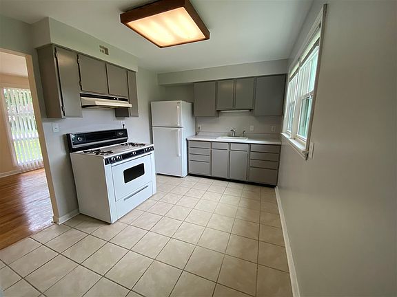 4th image of 313 Burrwood Ave
