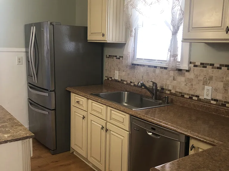 609 Rome Park — Photo 12