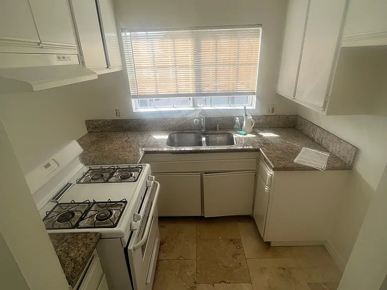 845 W 167th St #1 — Photo 3