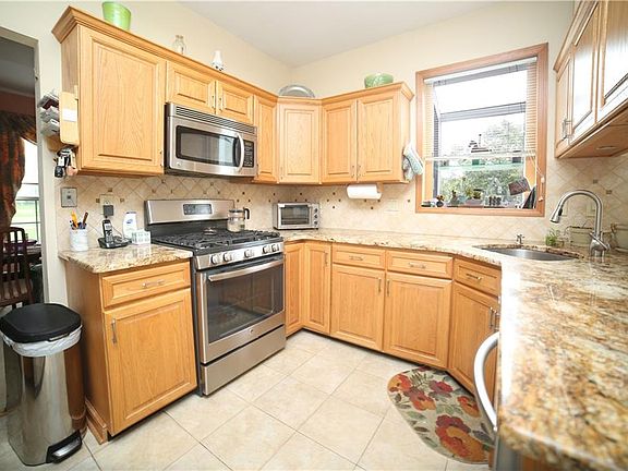 5th image of 30 Hunt Dr