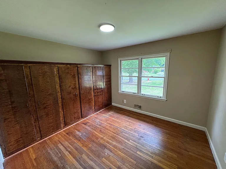 1260 Cherokee Ave — Photo 3