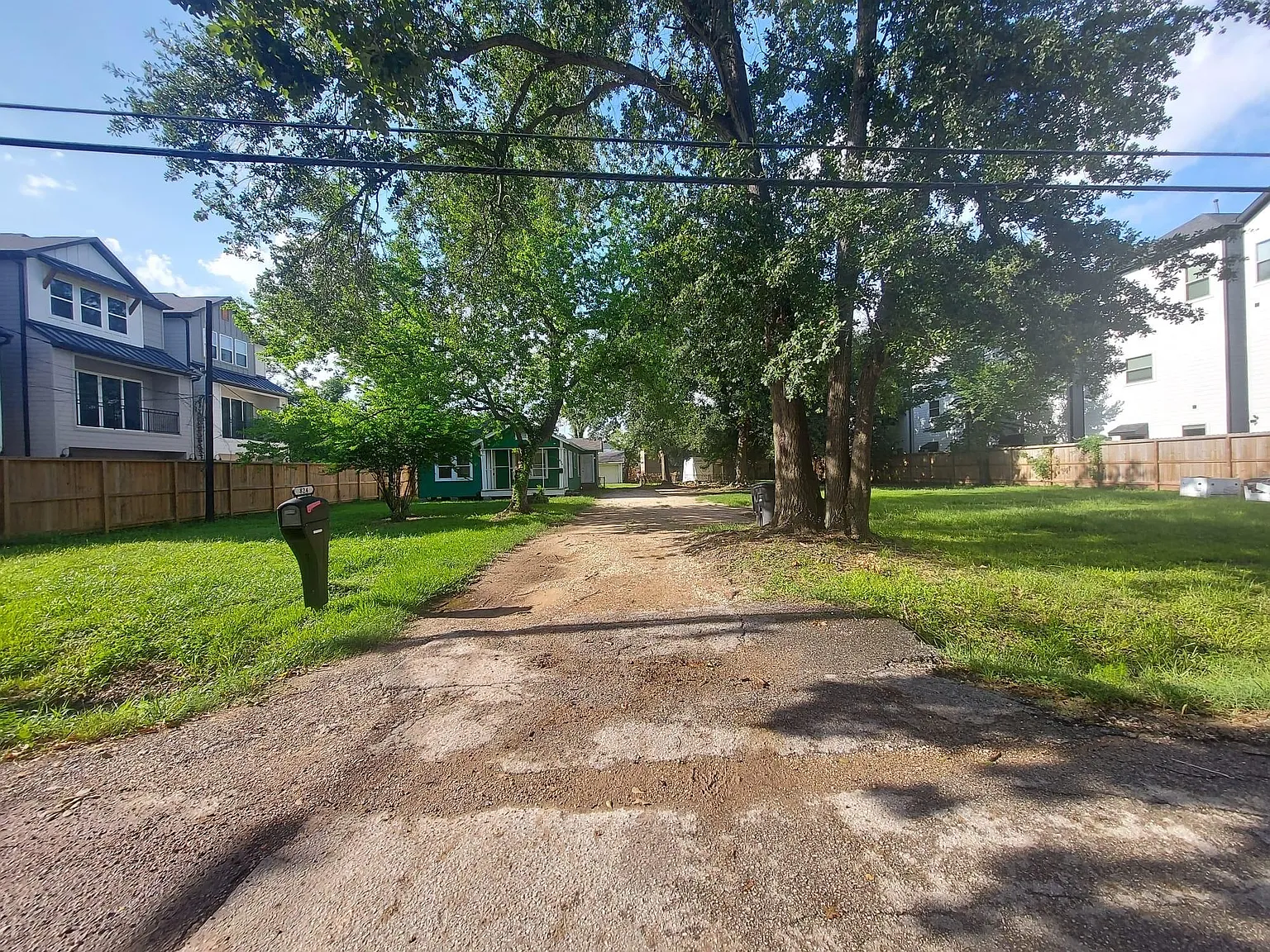 3 bed, 1.0 bath, 1240 sqft, $1,895 — Photo 1