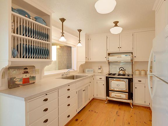 3rd image of 34060 Ocean Dr