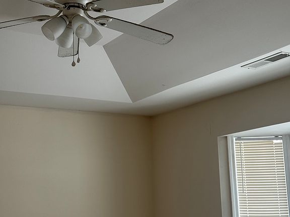 2nd image of 112 Court Yard Ln