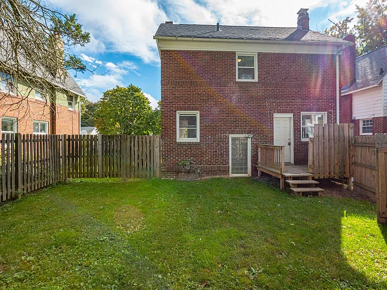 486 Sumatra Ave — Photo 4