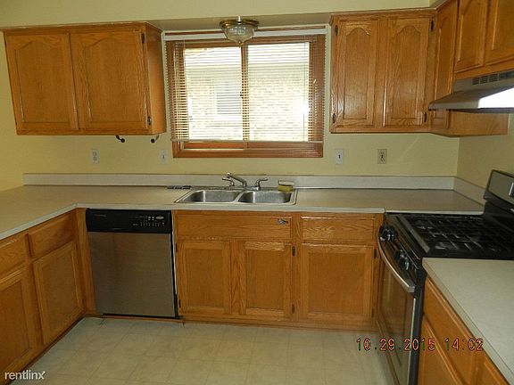 3rd image of 2209 Camelot Dr