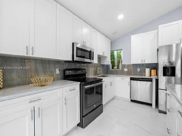 2002 Lake Breeze Ct #0