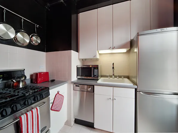 201 West 16th Street image 1 of 5