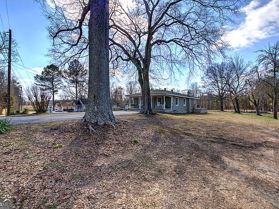 3rd image of 92 S Avery Rd SW