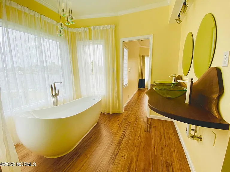 906 Diamond Ct — Photo 25