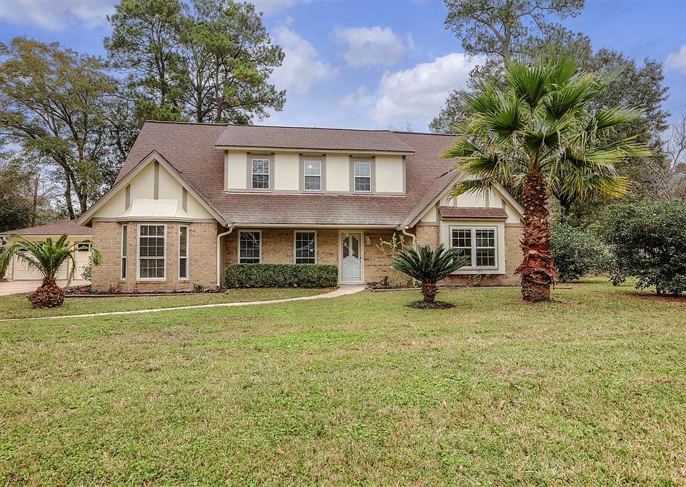 Looking for an updated house on land? You have found it here! Come inside and take a look.