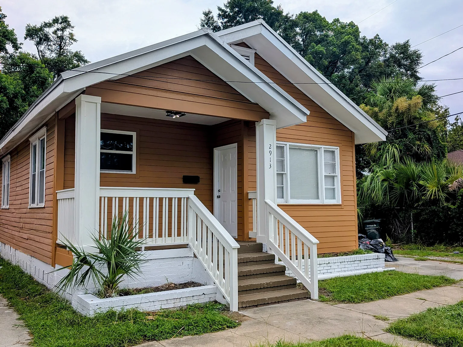 3 bed, 1.5 bath, 1200 sqft, $1,800 — Photo 1