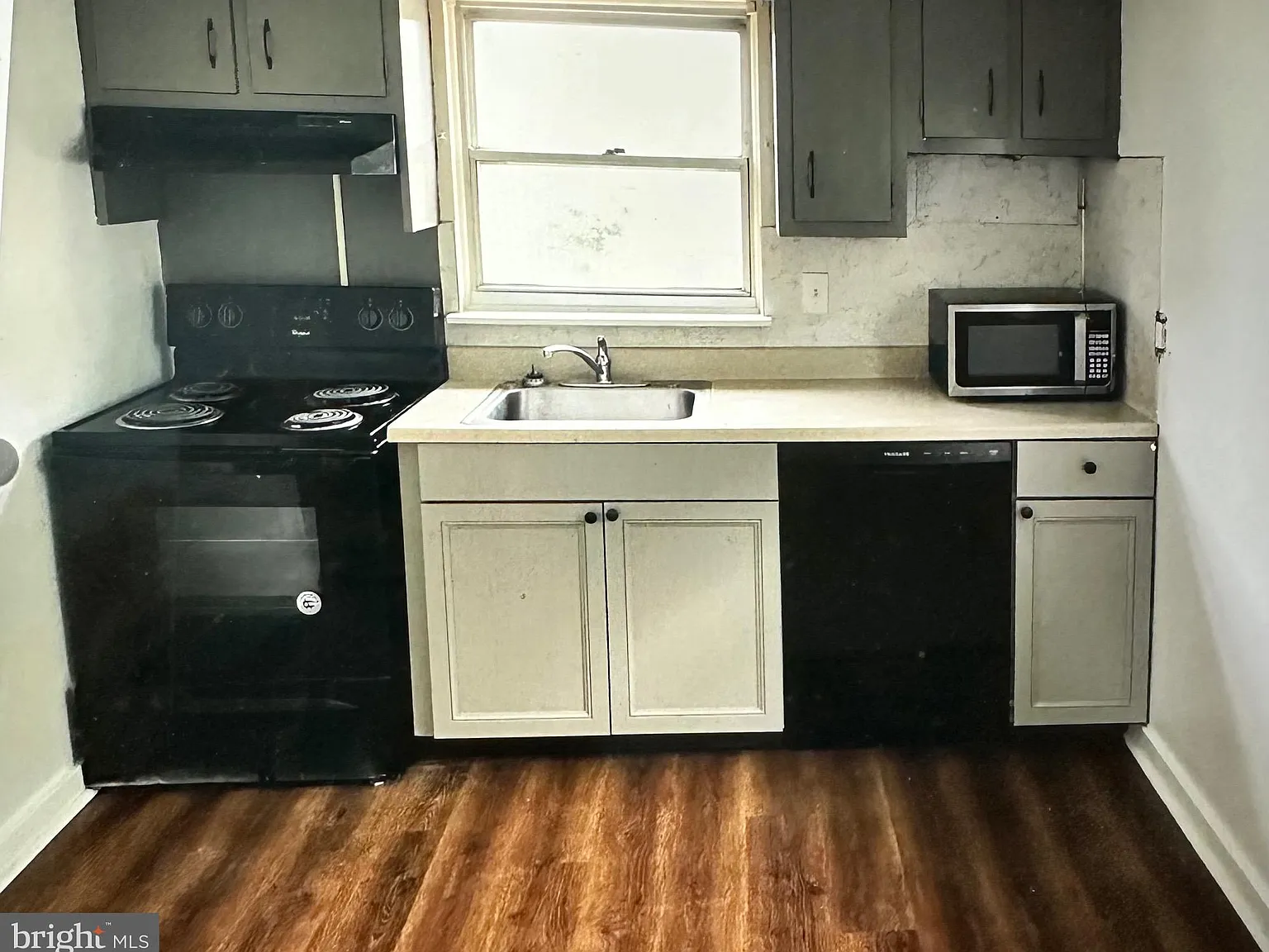 2 bed, 1.0 bath, 840 sqft, $1,400 — Photo 2