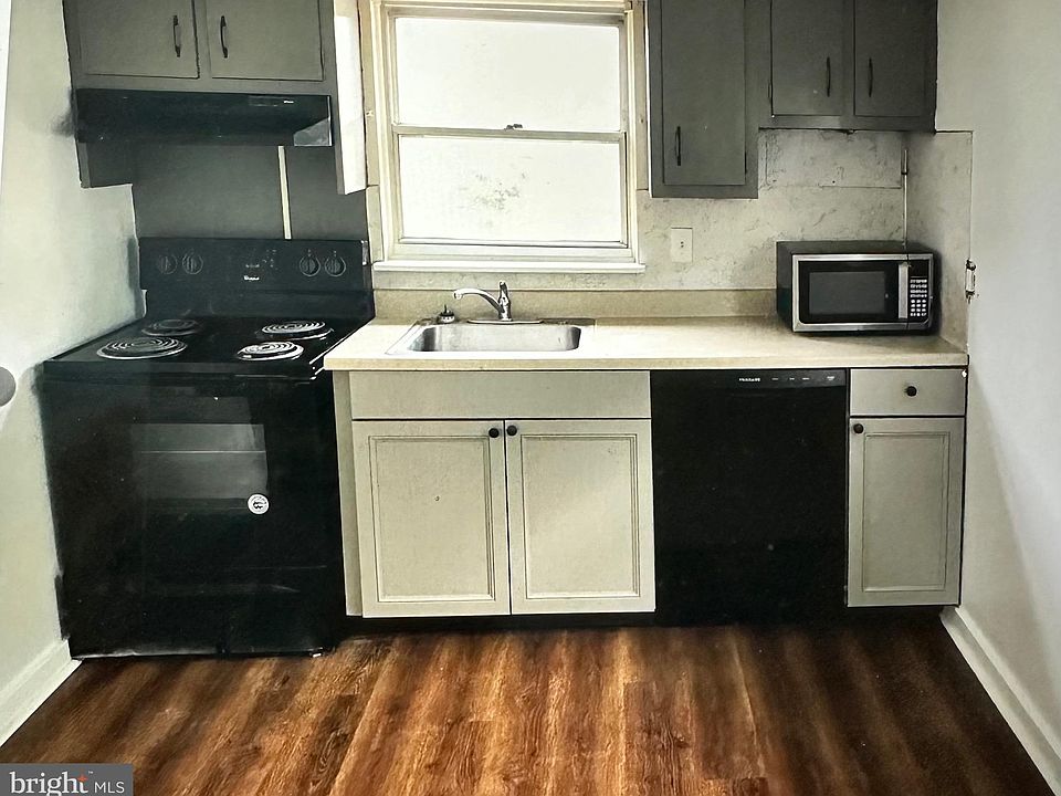 2nd image of 125 Lemon St