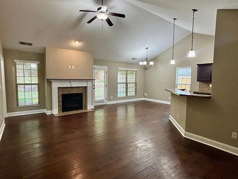 4668 Hidden Creek Dr — Photo 2
