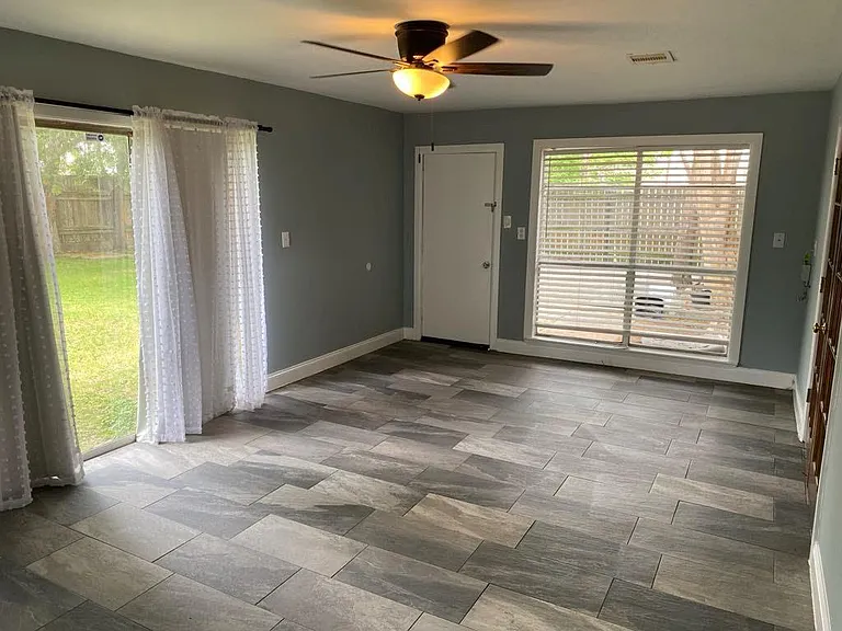 8410 Sonneville Dr — Photo 8