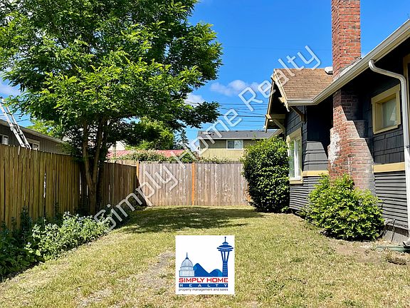 3rd image of 3314 Sawyer St
