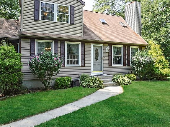 2nd image of 22 Marie Ct