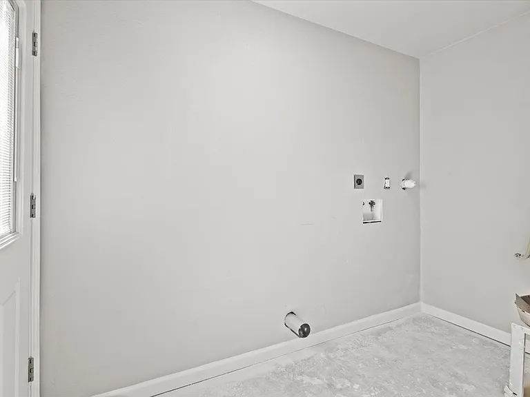 313 Nagel St — Photo 12