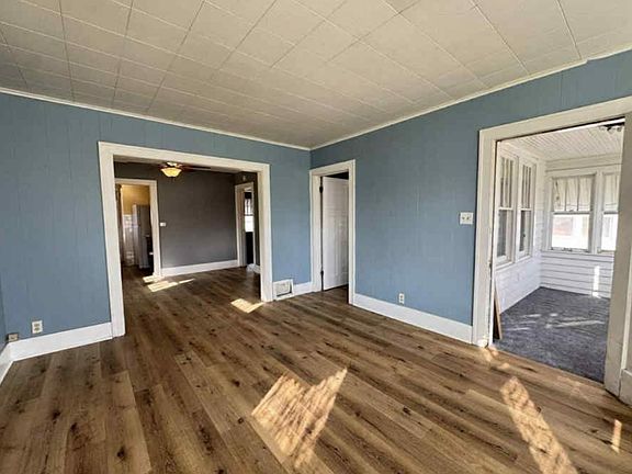 3rd image of 1842 Grand Ave