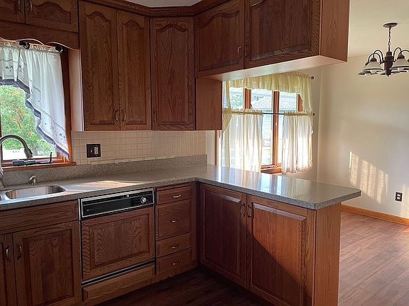 3rd image of 1408 Brentwood Dr