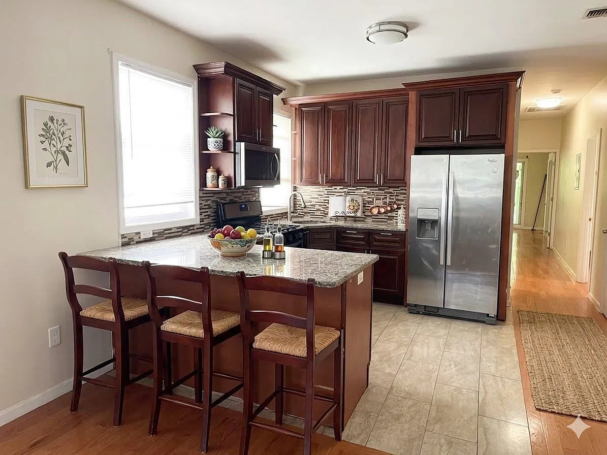 3 bed, 2.0 bath, 1300 sqft, $3,400 — Photo 2