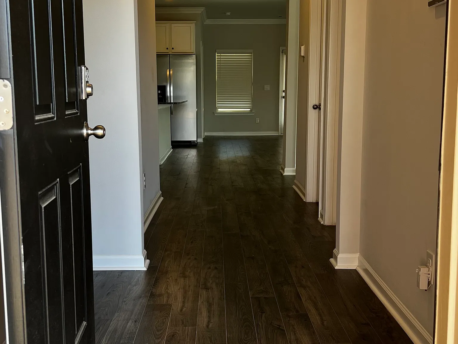 4 bed, 2.5 bath, 1946 sqft, $1,995 — Photo 3