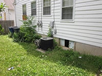 3rd image of 2114 Parkhill Dr